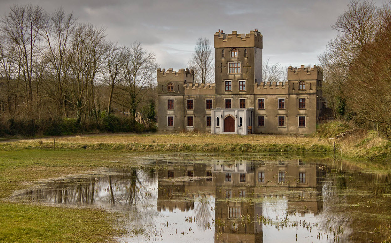 Mistletoe Castle, Ireland